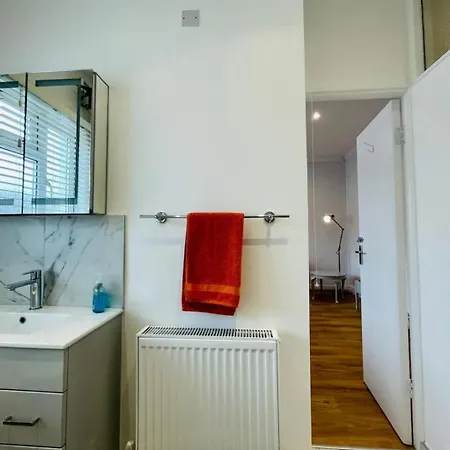 Flat In The Heart Of Leigh On Sea Less Than 2 Miles From The Beach Southend-on-Sea Exterior photo