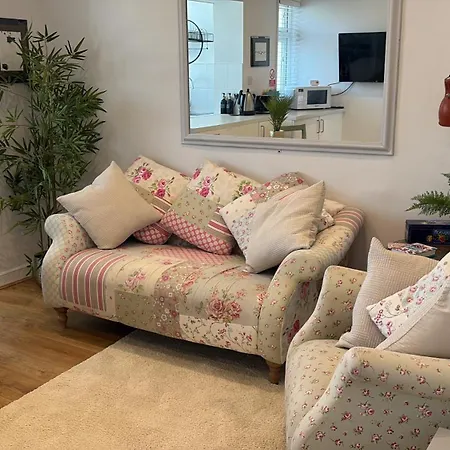 Flat In The Heart Of Leigh On Sea Less Than 2 Miles From The Beach Southend-on-Sea Exterior photo