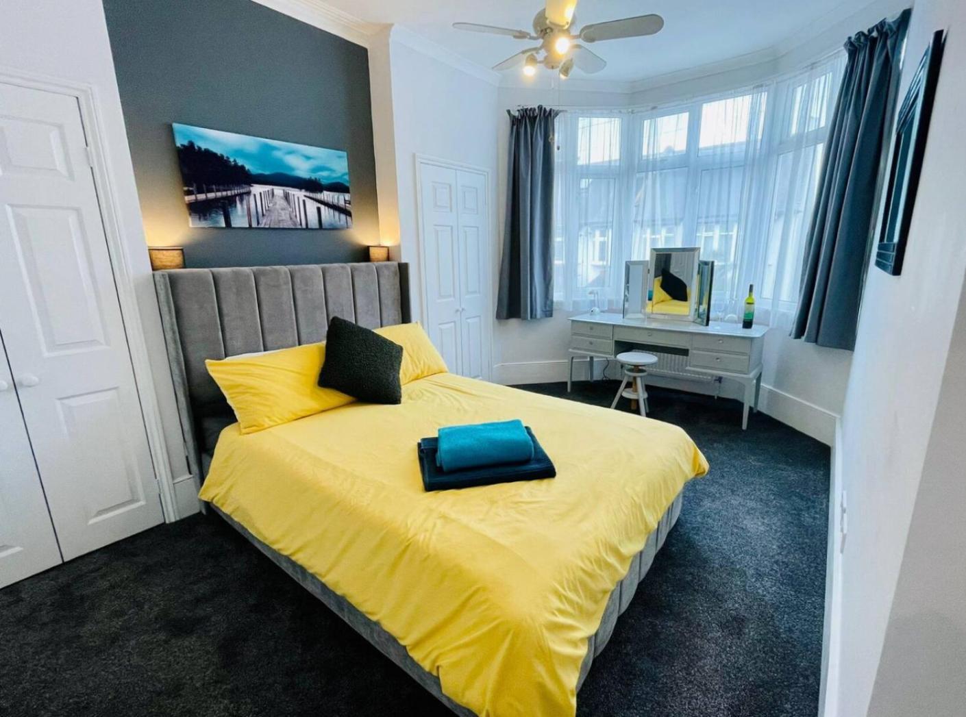 Flat In The Heart Of Leigh On Sea Less Than 2 Miles From The